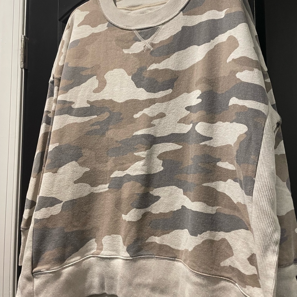 Ladies Aerie comfy green camo sweatshirt oversized.